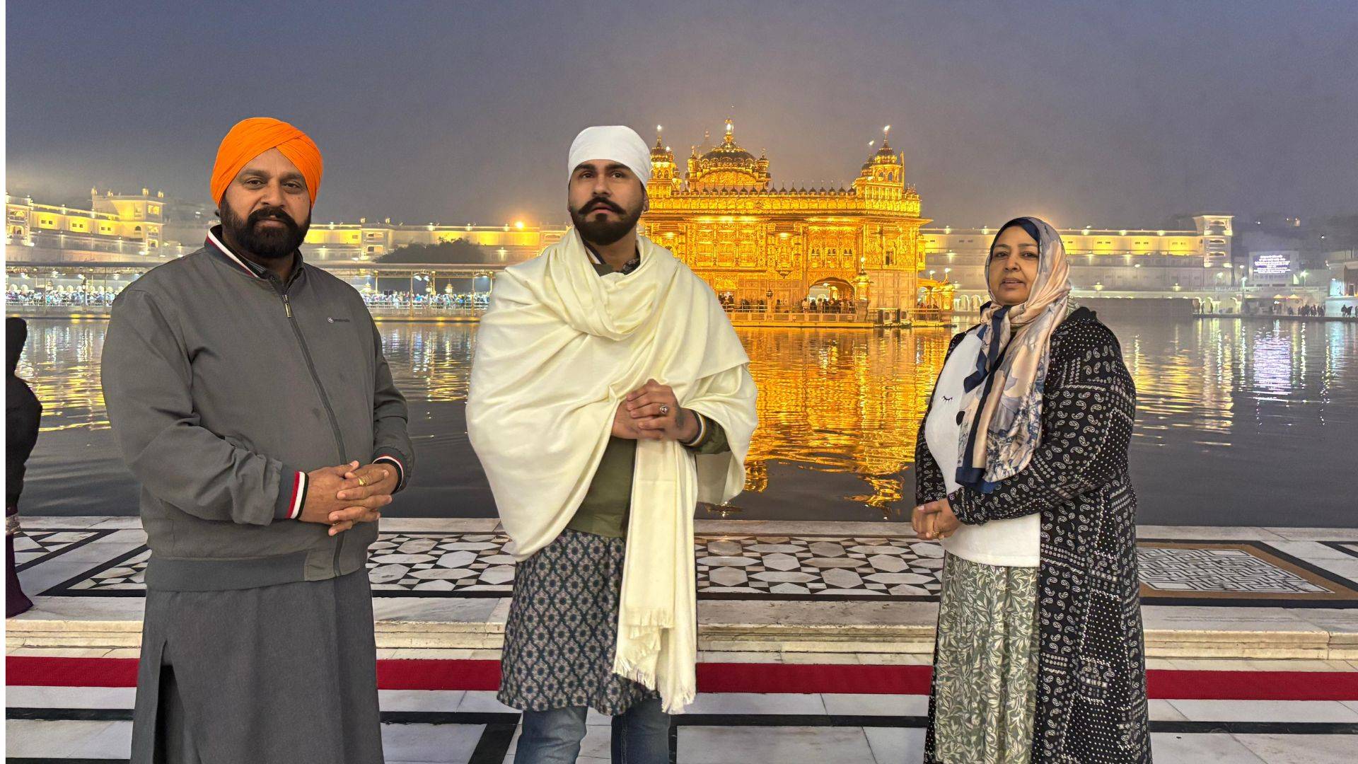 "Hey Siri Ve Siri" Team Pays Respect at Amritsar's Golden Temple